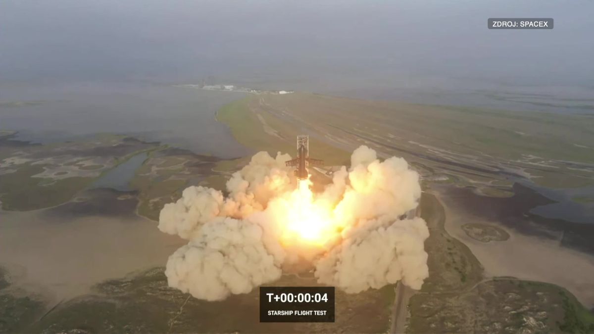 Video: Muskova obří raketa krátce po startu explodovala